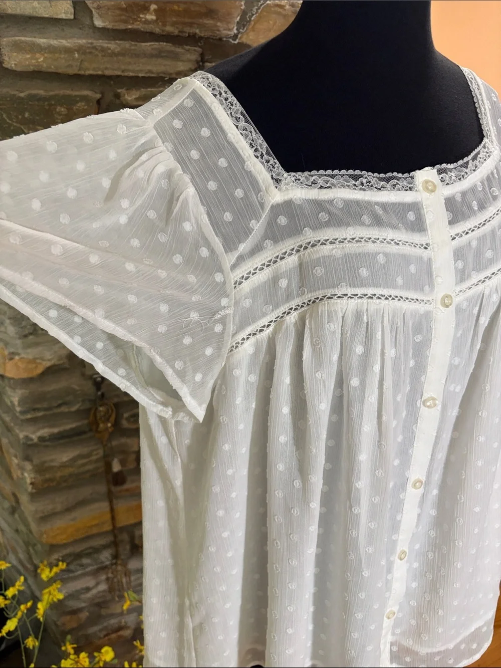 NWT torrid White Swiss Dot Button-Front Blouse - Picture 3 of 8